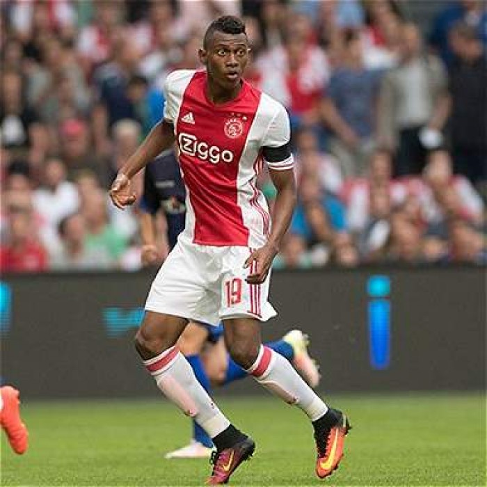 Mateo Casierra y el Ajax avanzan a la siguiente ronda de la Champions League Mateo Casierra y el Ajax avanzan a la siguiente ronda de la Champions League