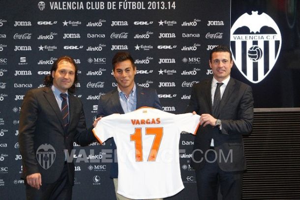 Vargas es presentado ante su nueva afición