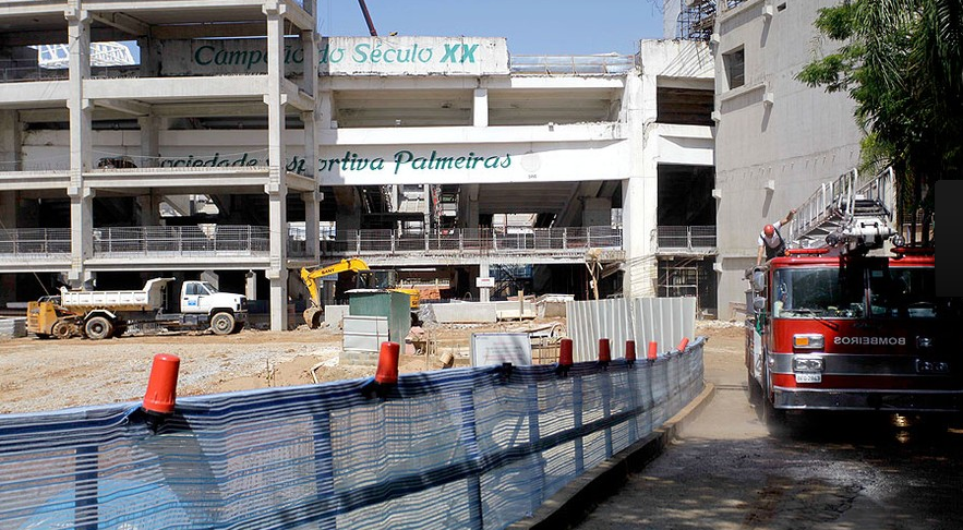 Operário morre no desabamento das obras da Arena Palestra