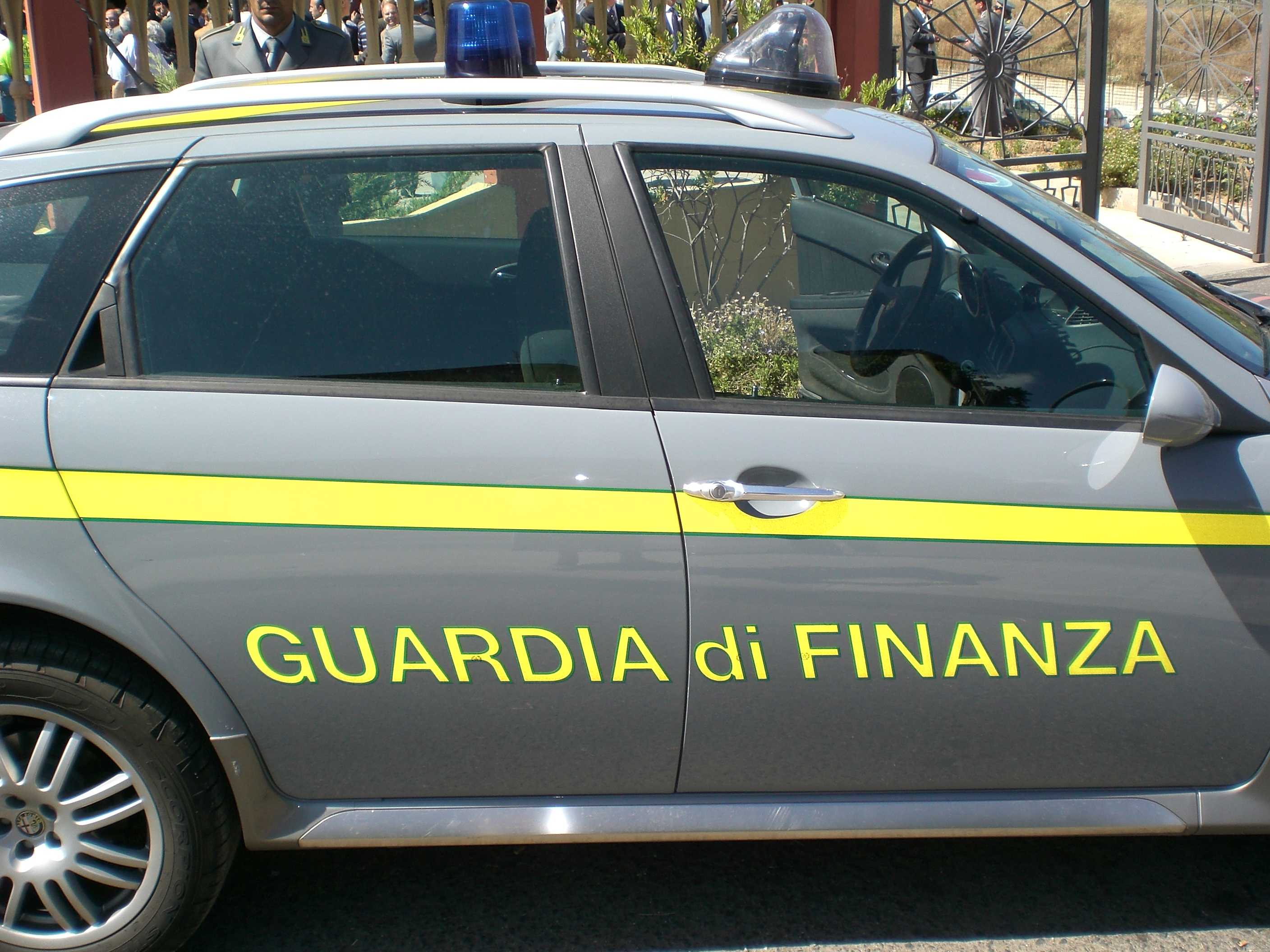 Blitz della Guardia di Finanza nelle sedi: tremano in quarantuno