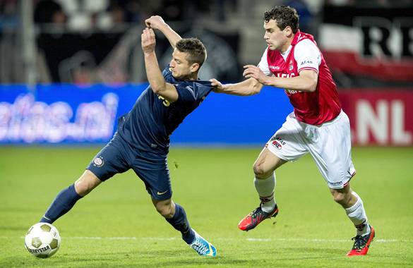 El PSV aprovecha el tropiezo del Ajax para apretar un poco la Eredivisie
