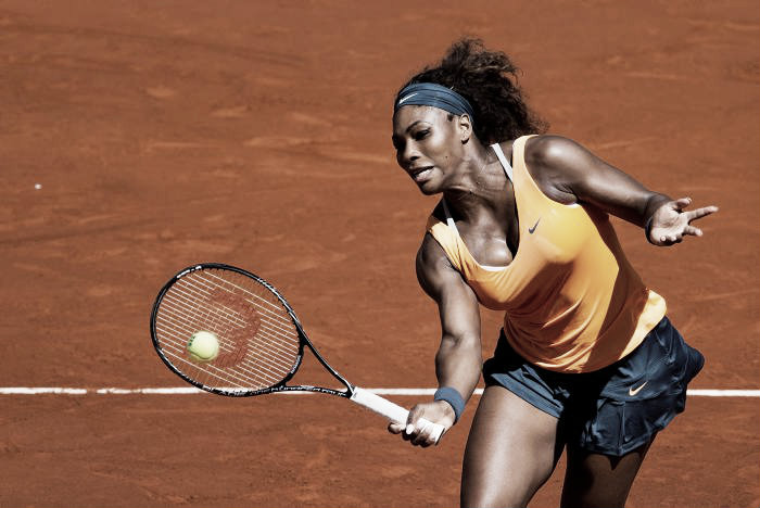 Serena gana por incomparecencia