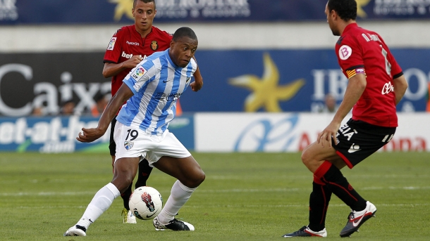 El Málaga duerme líder gracias a un increíble gol de chilena de 'La Bestia'