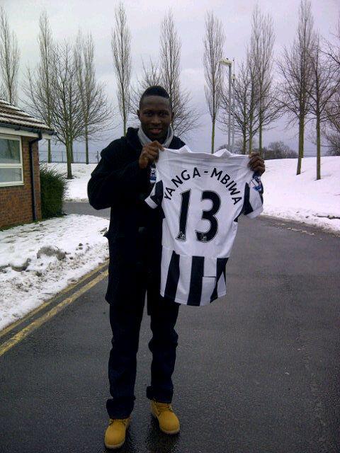 Yanga-Mbiwa signe à Newcastle