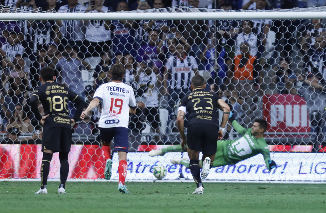Monterrey golea y elimina a Pumas del Repechaje de la Liga MX