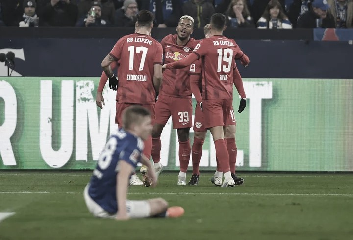 RB Leipzig atropela Schalke 04 e assume provisoriamente vice-liderança da Bundesliga