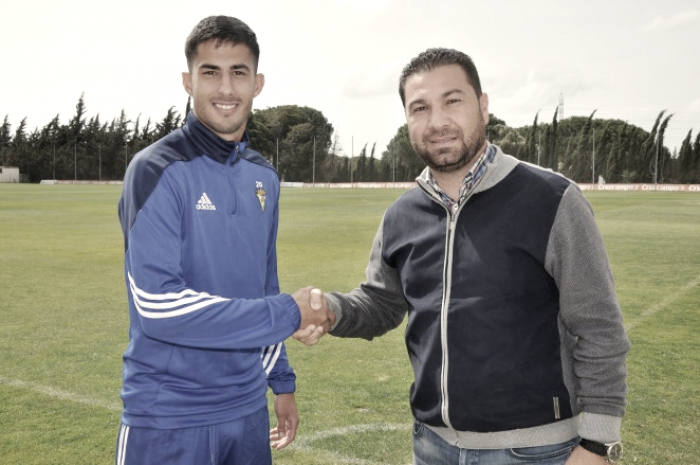 Nico Hidalgo firma por el Cádiz hasta 2019