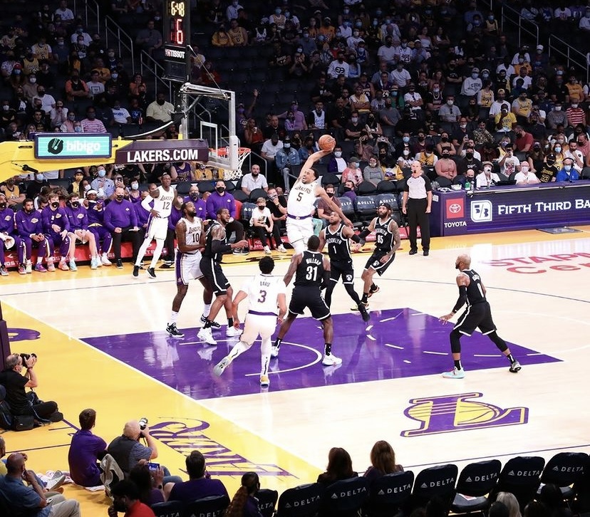 Nets vencen a Lakers en arranque de pretemporada de la NBA