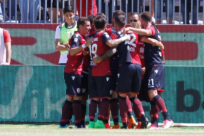 Serie A - Tanto Cagliari, il Milan ci prova, ma nel finale si arrende (2-1)