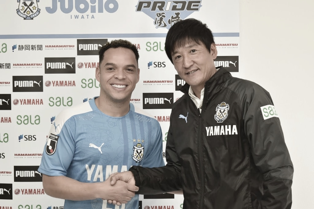 Revelado pelo Corinthians em 2007, Lulinha assina contrato com Jubilo Iwata/JPN Revelado pelo Corinthians em 2007, Lulinha assina contrato com Jubilo Iwata/JPN