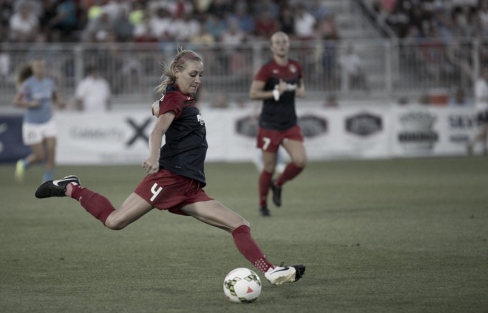 Boston Breakers sign defender Megan Oyster