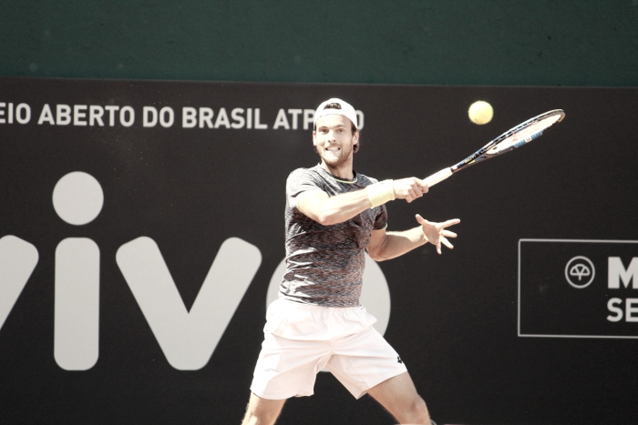 João Sousa vence argentino e avança no Brasil Open