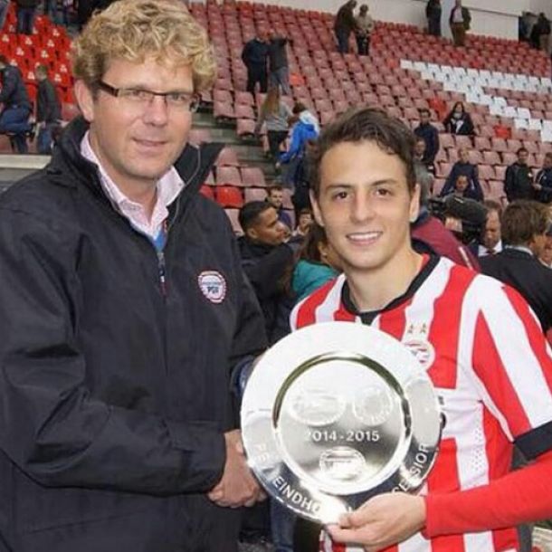 Santiago Arias elegido como la figura del encuentro en el triunfo del PSV al Excelsior