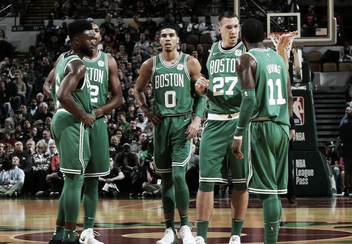 Antetokounmpo brilha outra vez, mas Celtics vencem Bucks em partida equilibrada