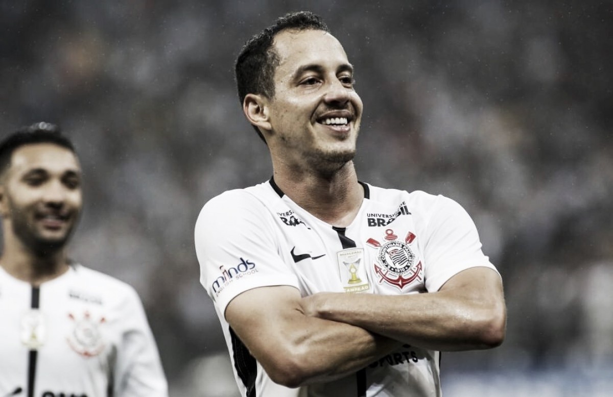Às vésperas do clássico contra São Paulo, Corinthians acerta venda de Rodriguinho Às vésperas do clássico contra São Paulo, Corinthians acerta venda de Rodriguinho