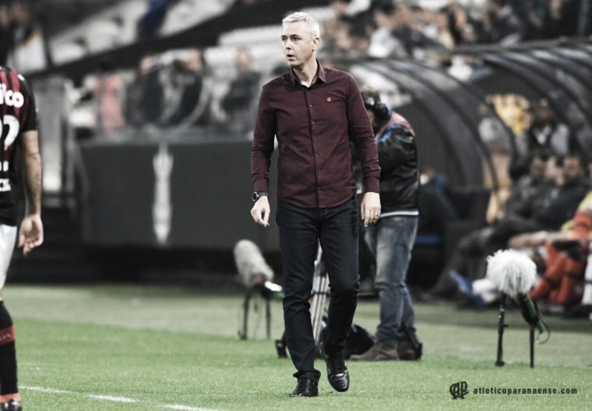 Tiago Nunes elogia desempenho defensivo do Atlético-PR: "Estamos mostrando maturidade" Tiago Nunes elogia desempenho defensivo do Atlético-PR: "Estamos mostrando maturidade"