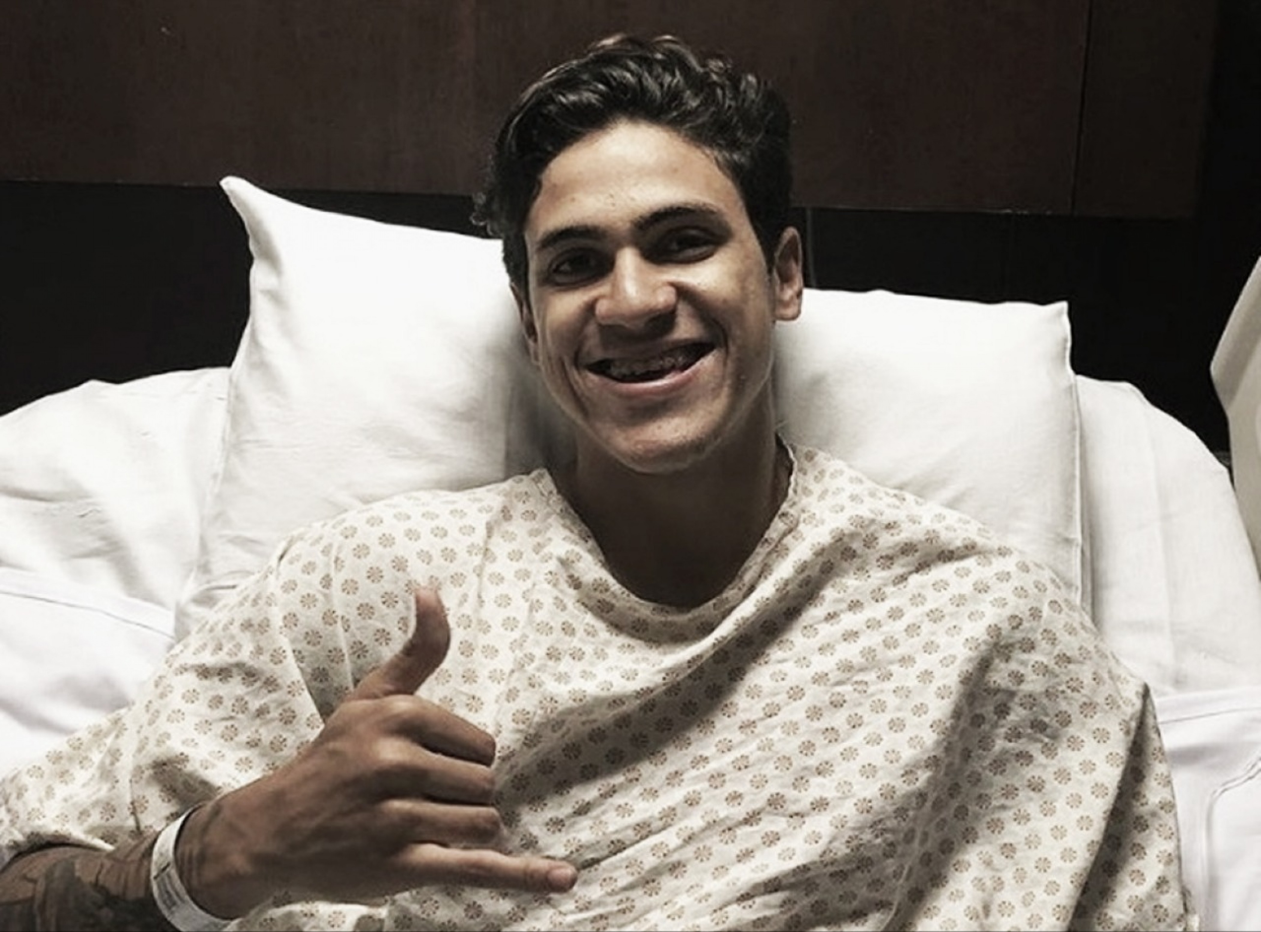 Após cirurgia, Pedro agradece apoio da torcida do Fluminense: ''Em breve estarei de volta''