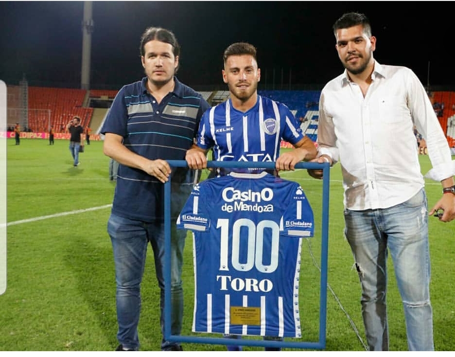 Ángel González llegó a los 100 partidos con el Tomba