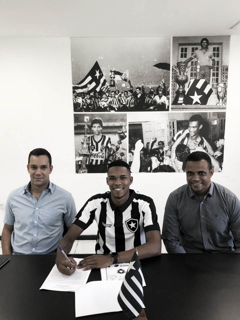 Botafogo estende vínculo com lateral-esquerdo revelado nas categorias de base  
