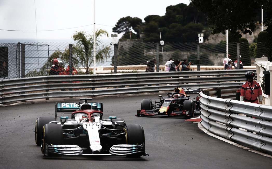 Hamilton conta que percebeu Verstappen a tempo em Mônaco: "Eu o vi no último minuto" Hamilton conta que percebeu Verstappen a tempo em Mônaco: "Eu o vi no último minuto"