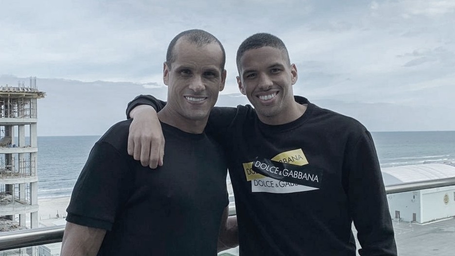 Rivaldinho nega participação de Rivaldo em sua carreira: "Meu pai nunca ligou a ninguém" Rivaldinho nega participação de Rivaldo em sua carreira: "Meu pai nunca ligou a ninguém"