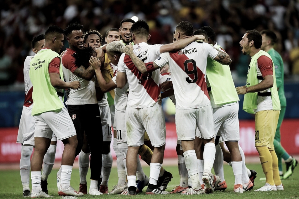 Comandado por Guerrero, trio "brasileiro" leva seleção peruana à terceira semifinal da década