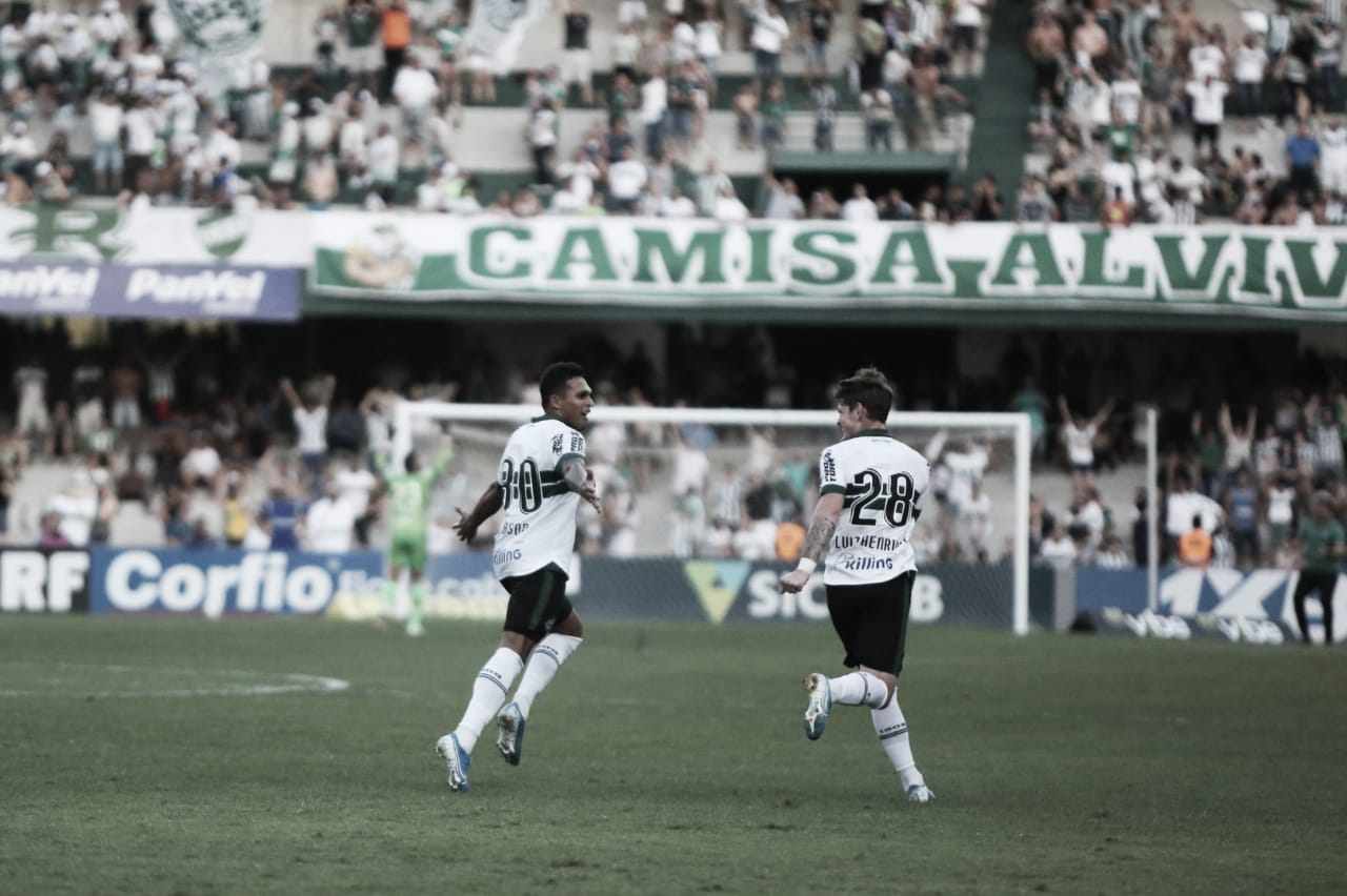 Coritiba bate Criciúma e entra no G-4 Coritiba bate Criciúma e entra no G-4