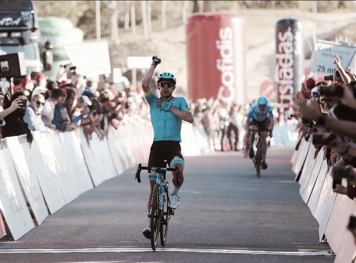 Miguel Ángel López gana la cuarta etapa en la
Vuelta a Algarve Miguel Ángel López gana la cuarta etapa en la
Vuelta a Algarve
