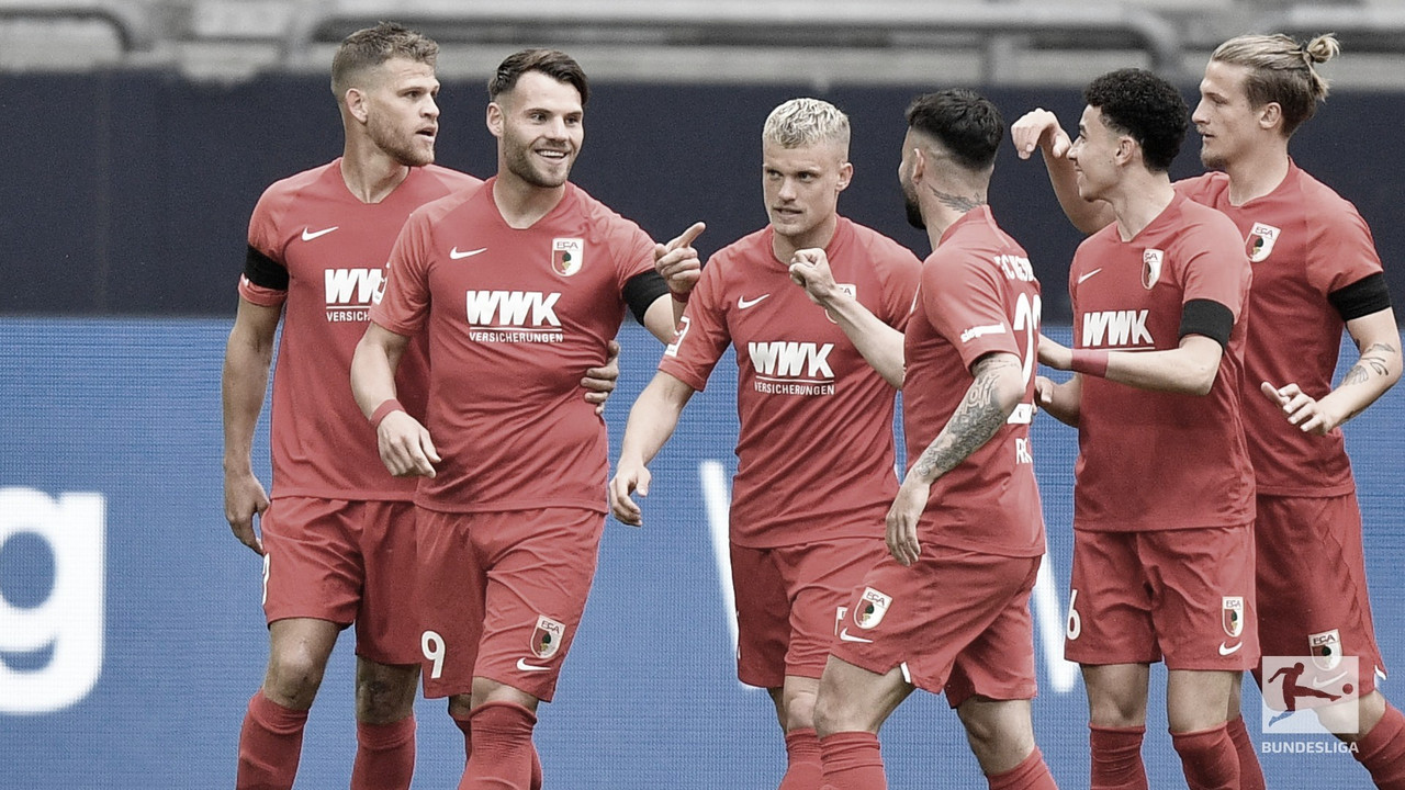 Augsburg surpreende fora de casa, quebra jejum e amplia fase ruim do Schalke