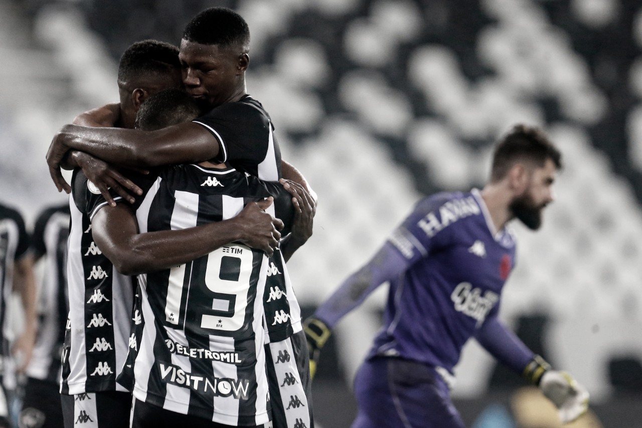 Botafogo domina Vasco e abre vantagem na Copa do Brasil