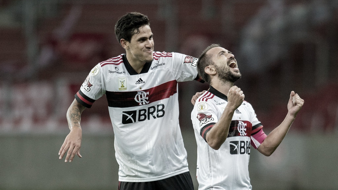 Em confronto bem disputado, Flamengo arranca empate e Internacional segue líder