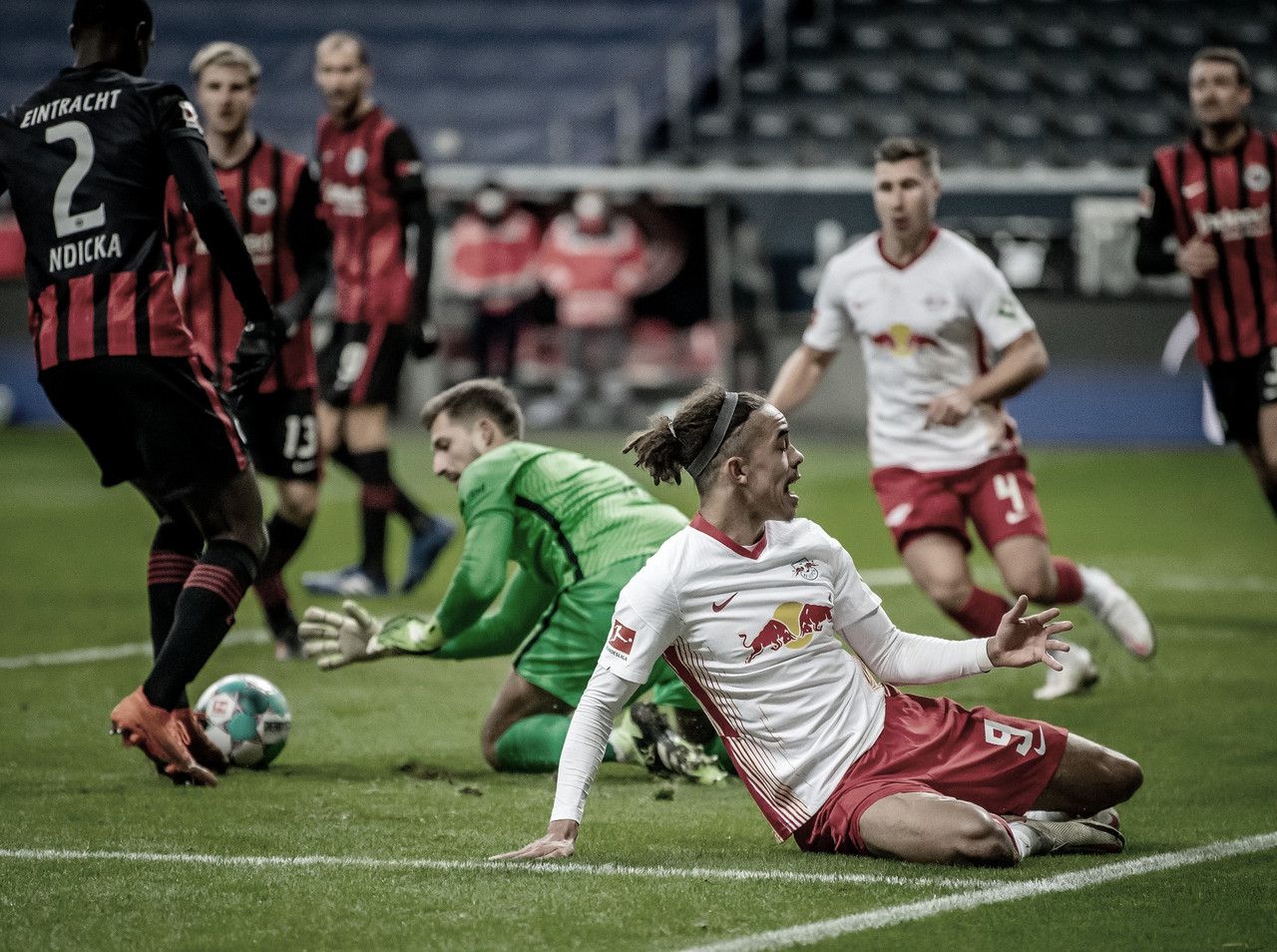 RB Leipzig busca empate com Eintracht Frankfurt, mas perde chance de colar na liderança