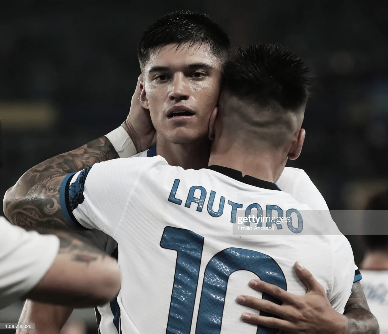 Dos goleadores argentinos sueltos en Verona