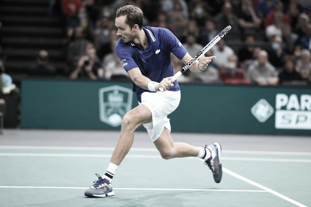 Medvedev sofre no início, mas derrota Korda no Masters 1000 de Paris