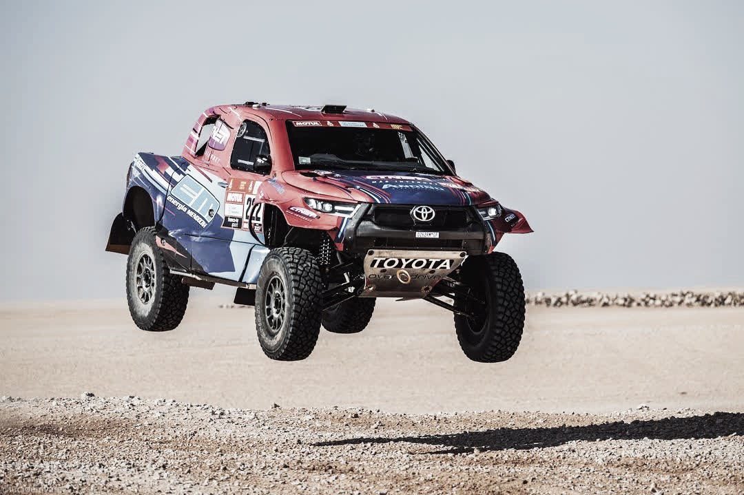Lucio vuela y se afianza en el podio del Dakar