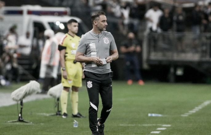 Vitor Pereira analisa vitória contra Goiás e enaltece jovens da base