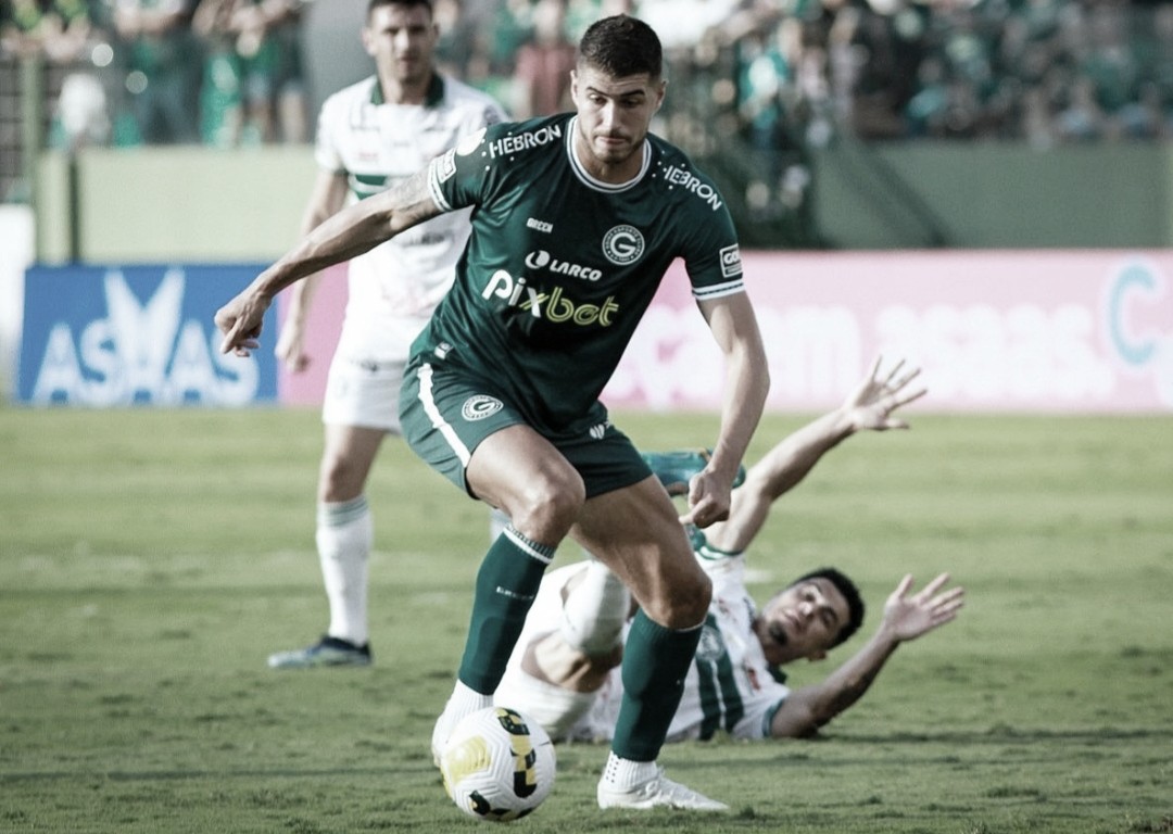 Pedro Raul marca no fim, Goiás vence Coritiba e sobe na tabela do Campeonato Brasileiro