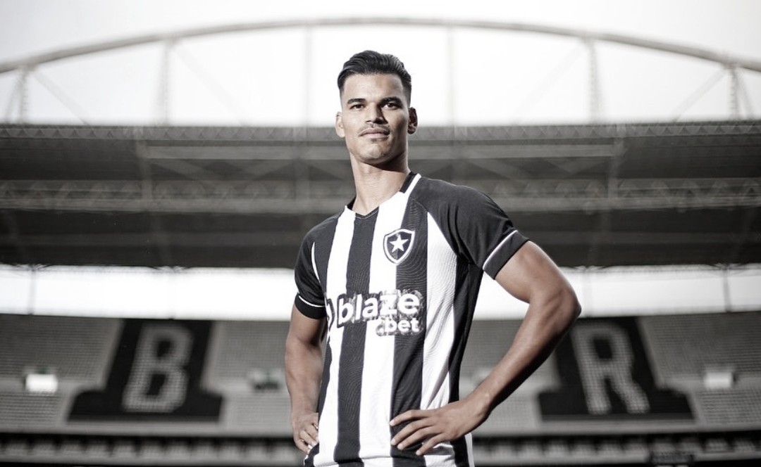 Botafogo anuncia contratação de volante Danilo Barbosa