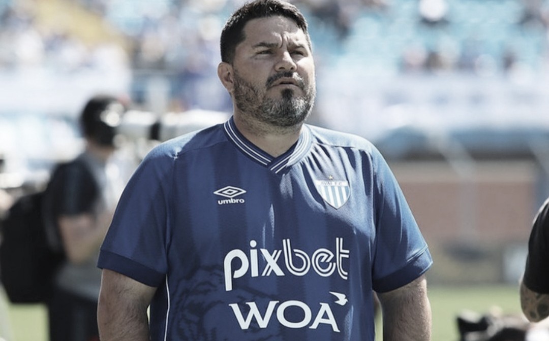 Sem vencer há nove jogos, Avaí anuncia demissão de Eduardo Barroca