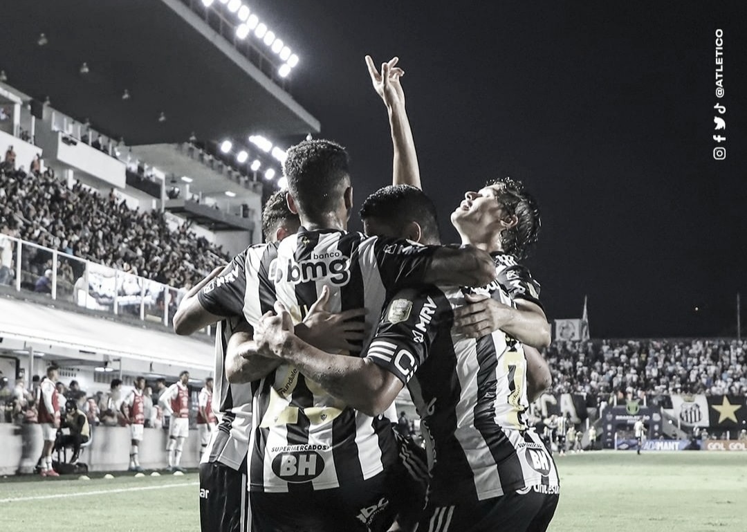 Com gol de pênalti no final, Atlético-MG quebra tabu e vence Santos na Vila Belmiro
