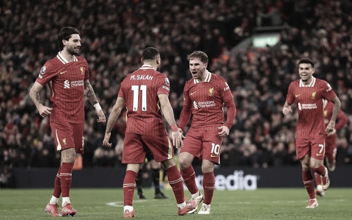 Liverpool vence Newcastle e dispara na liderança da Premier League