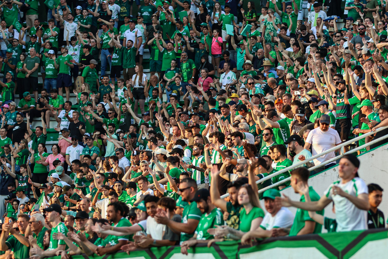 Chapecoense recebe desesperado Botafogo-SP em busca de retorno ao G-4 Chapecoense recebe desesperado Botafogo-SP em busca de retorno ao G-4