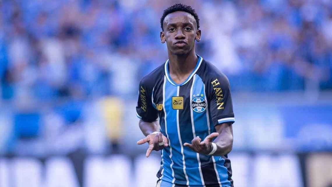 Grêmio vence o Coritiba e encerra jejum no Brasileirão