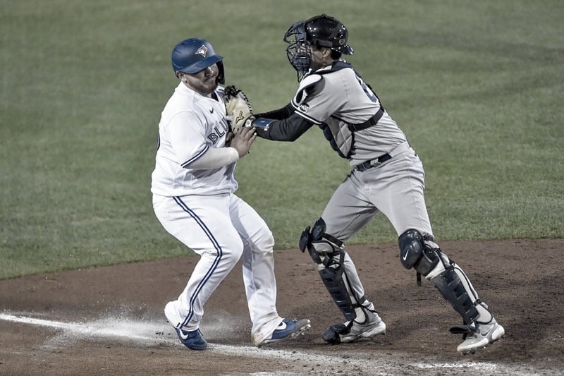 Yankees Blow Out Jays to Even Series