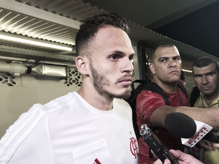 Renê lamenta derrota do Flamengo e reforça respaldo a Muralha: "Ele passa confiança"