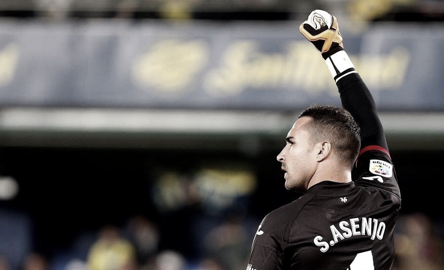 Asenjo entra en la historia del Villarreal Asenjo entra en la historia del Villarreal