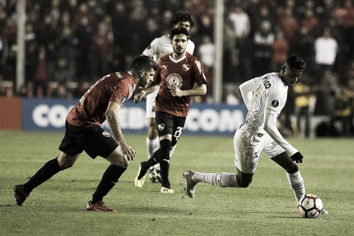 Com casa cheia, Santos faz jogo decisivo contra Independiente pela Libertadores