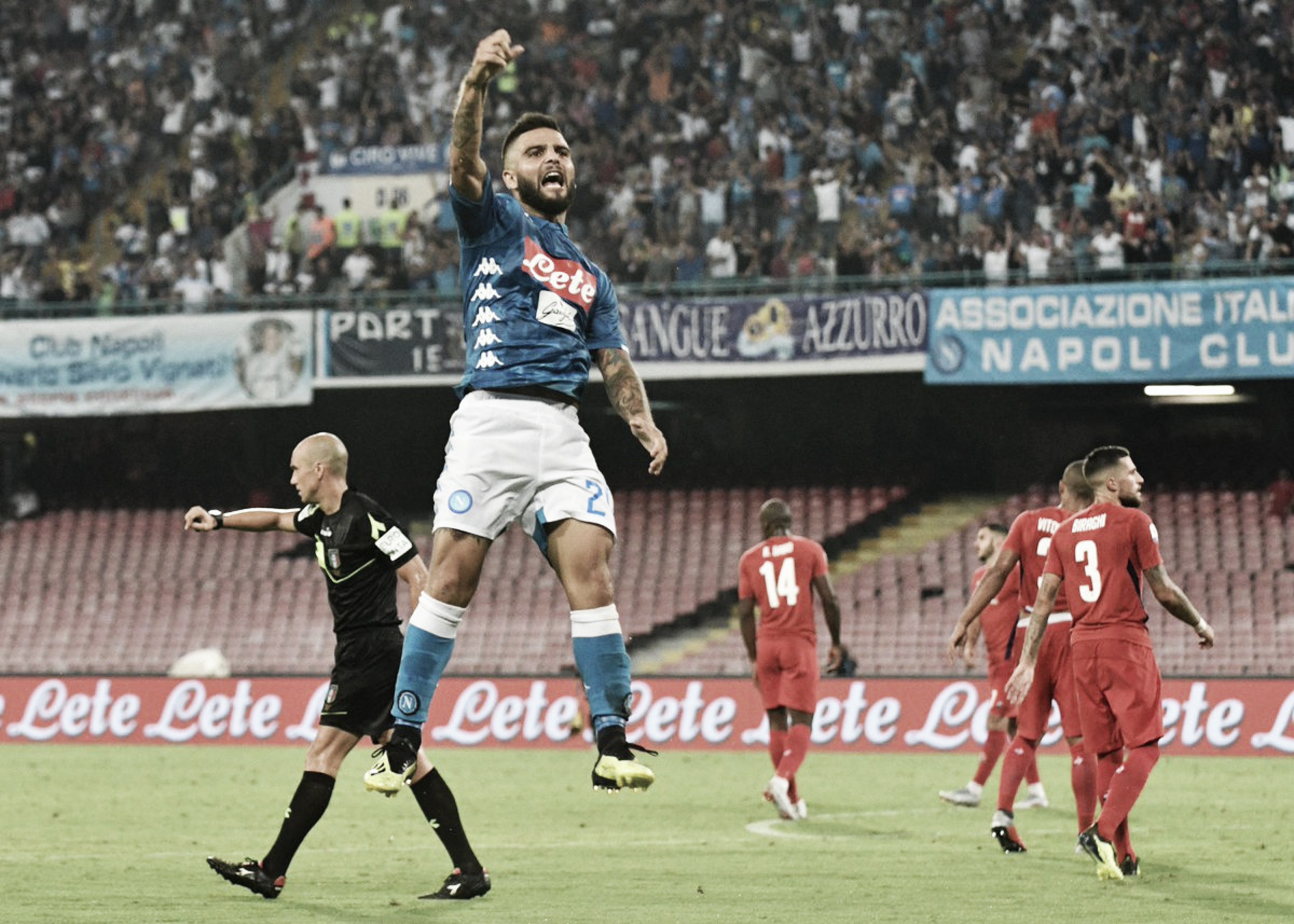 Insigne decide, Napoli bate Fiorentina em casa e encosta na liderança da Serie A