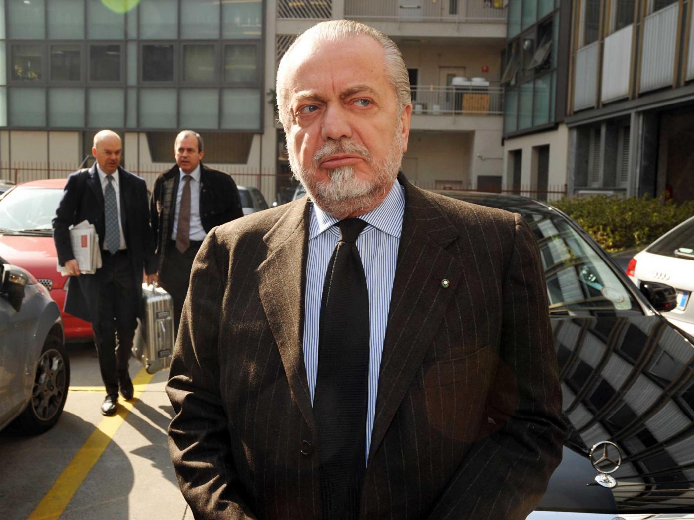 De Laurentiis su Twitter: "Per Cavani offerte troppo basse"