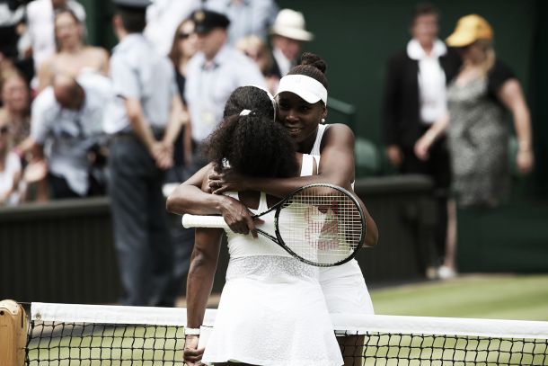 Serena domina partida ante irmã Venus e avança em Wimbledon